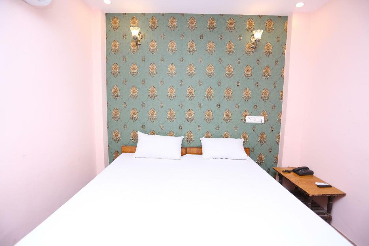 Spot On 45585 Hotel Aakash Ganga Varanasi Eksteriør bilde