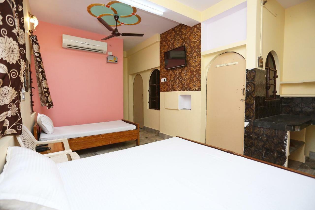 Spot On 45585 Hotel Aakash Ganga Varanasi Eksteriør bilde