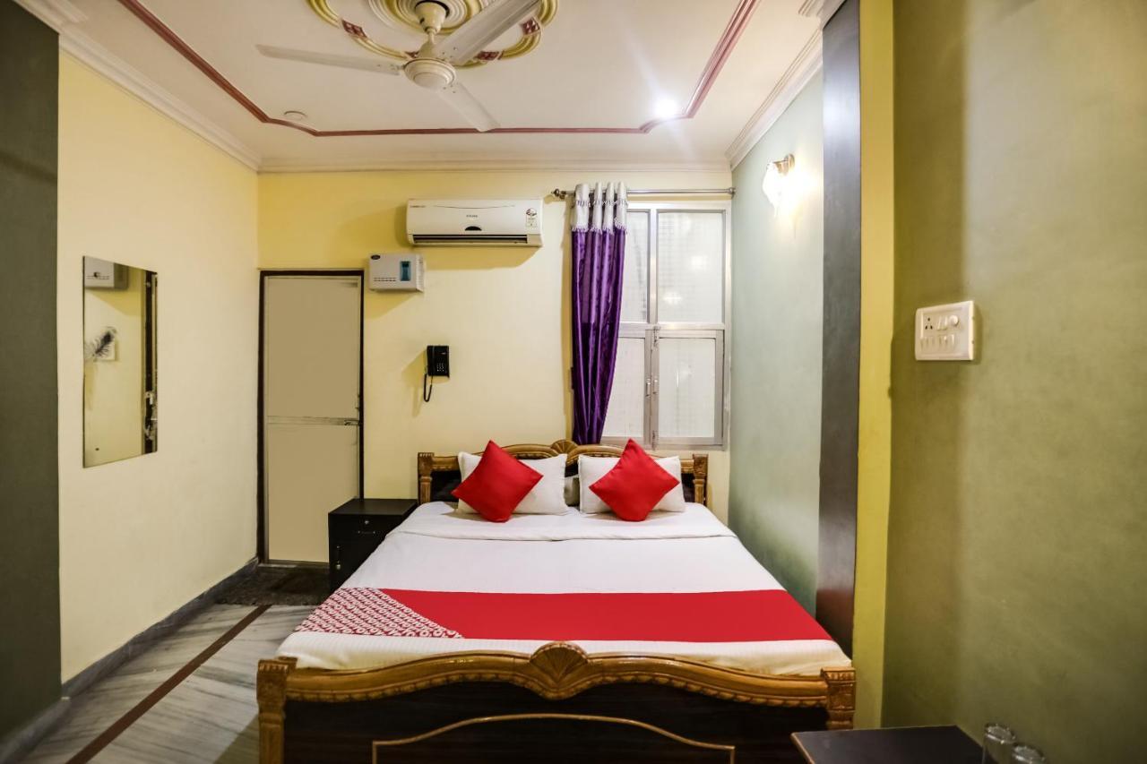 Spot On 45585 Hotel Aakash Ganga Varanasi Eksteriør bilde